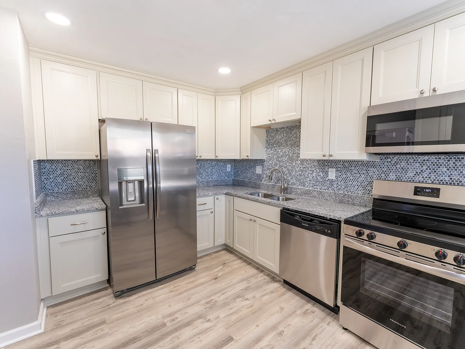 430 Peregrine Street - 1 — Photo 1