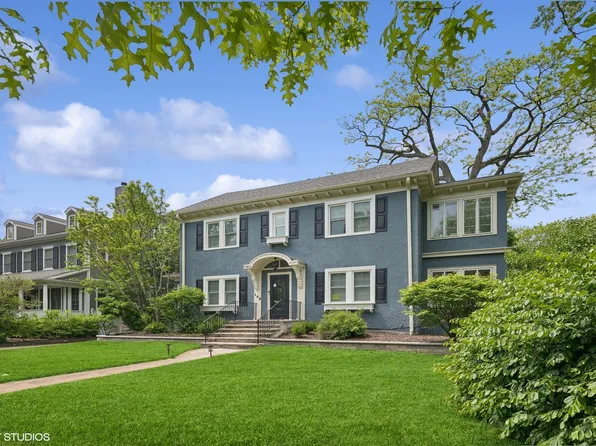152 Bertling Ln, Winnetka, IL 60093