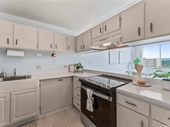 3045 Ala Napuaa Pl APT 717, Honolulu, HI 96818