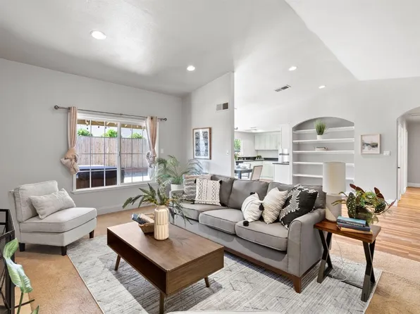 2783 Bradshaw Rd, Sacramento, CA 95827