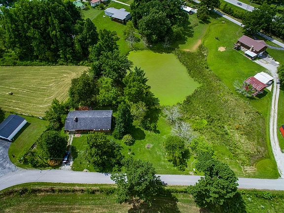2nd image of 206 Wildwood Ln