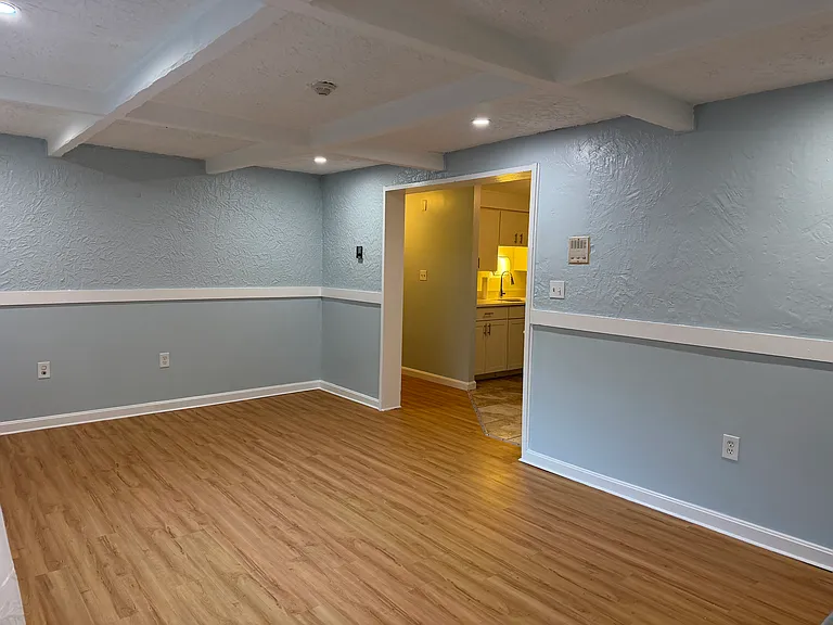 24 Spencer Rd #14N — Photo 2