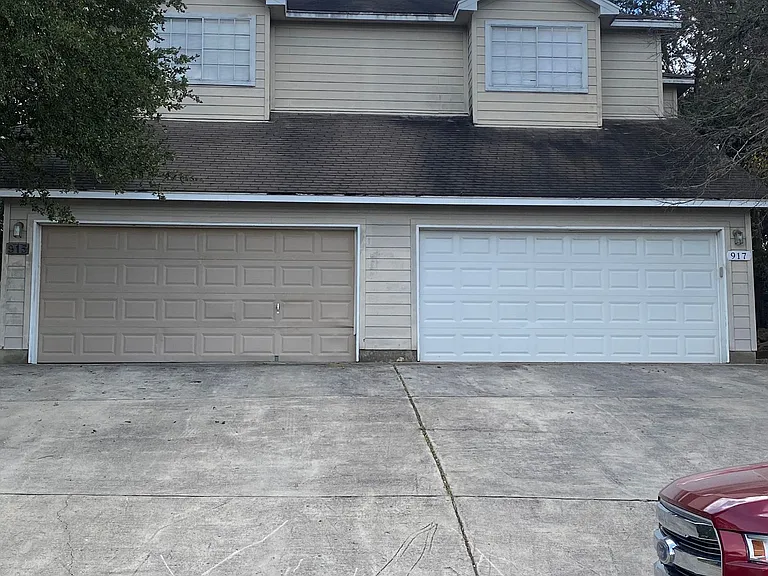 911 Sagewood Trl — Photo 1