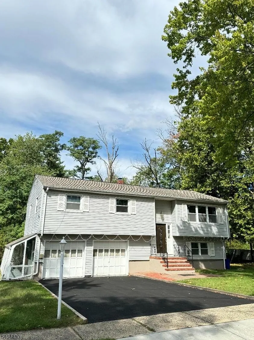 4 bed, 2.5 bath, $3,900 — Photo 2