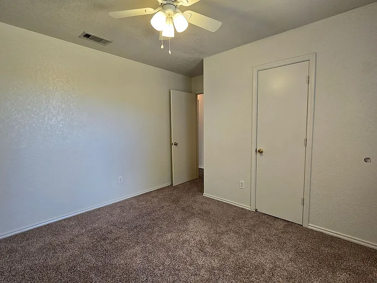 3303 Driftwood Dr — Photo 16