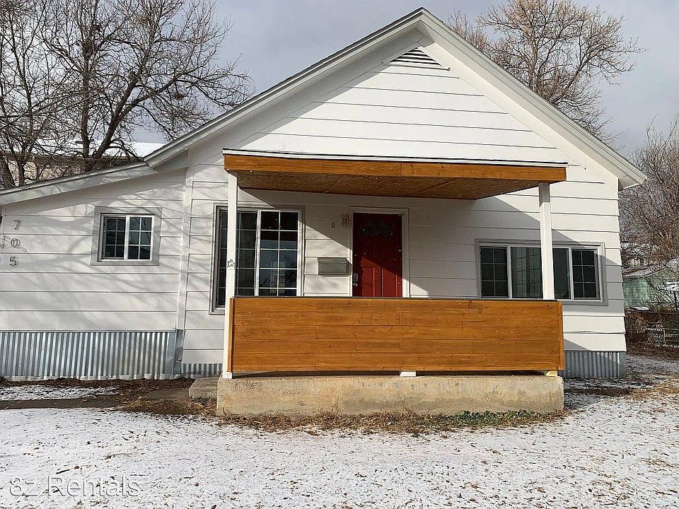 Updated home with a covered front porch. Blocks to old town Louisville's shops and restaurants