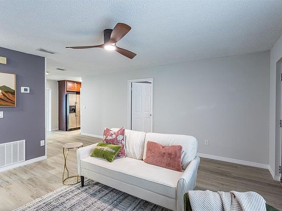 4th image of 1110 Fatio Rd