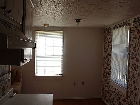 4th image of 135 Westview Ave