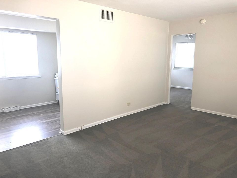 Large Carpeted Living Room