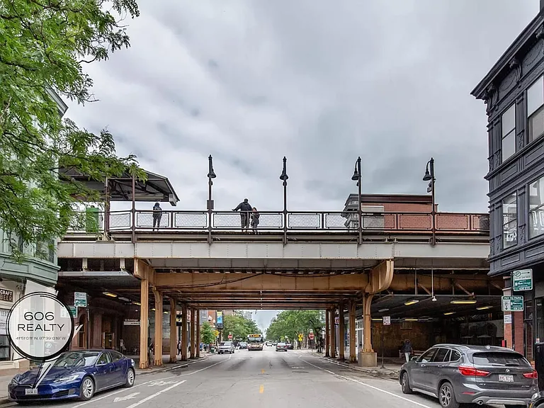 Lincoln Park Apartments on Clybourn! — Photo 13