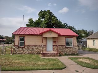 201 E 6th St, Quanah, TX 79252