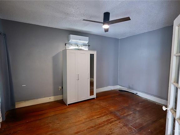 2nd image of 1027 Recio St
