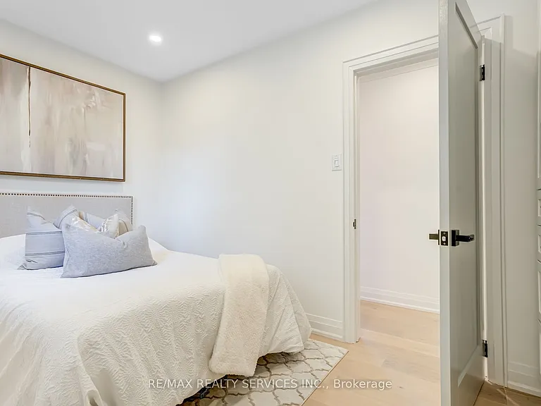 5133 Cherryhill Cres — Photo 25