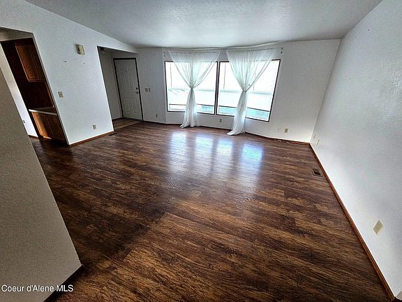 4th image of 1284 W Linwood Dr