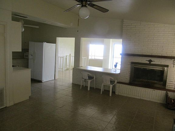 4th image of 560 S Vista Dr