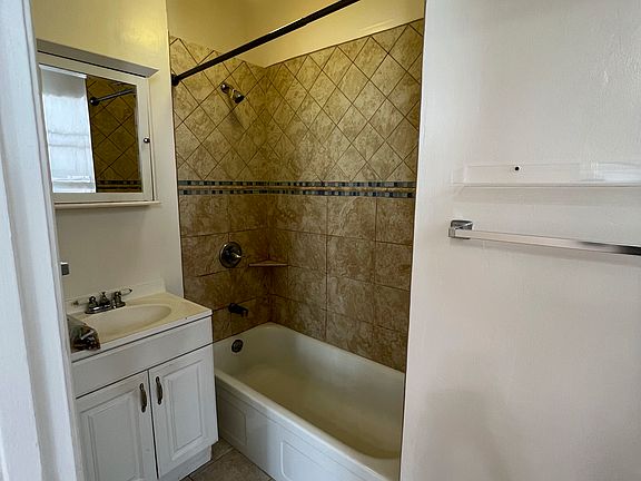 5th image of 1225 Pine St APT 3