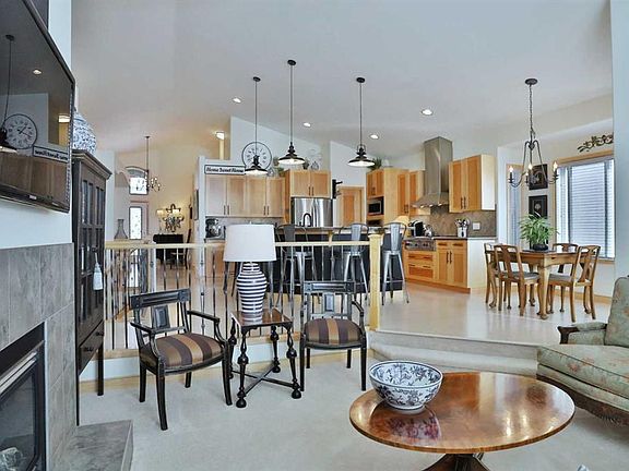 3rd image of 92 Sherwood Rise NW