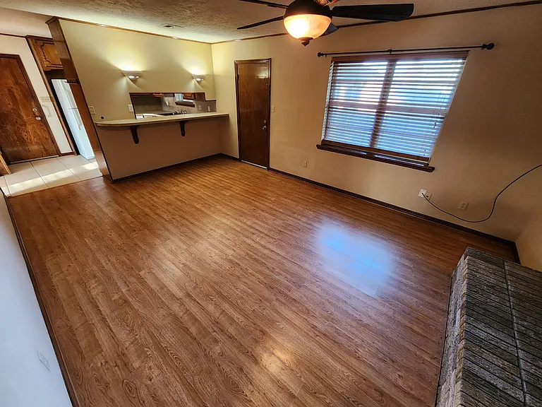 329 S Morrison Dr — Photo 7