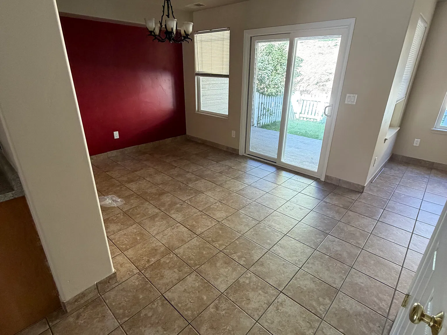 3 bed, 1392 sqft, $2,650 — Photo 3