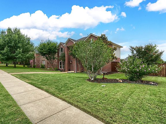 3rd image of 2309 York Ct