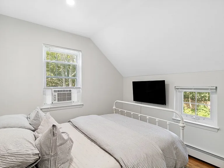 McElnea St — Photo 15