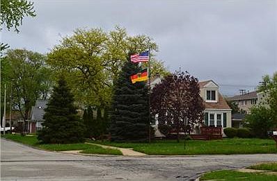 2nd image of 7831 Lockwood Ave