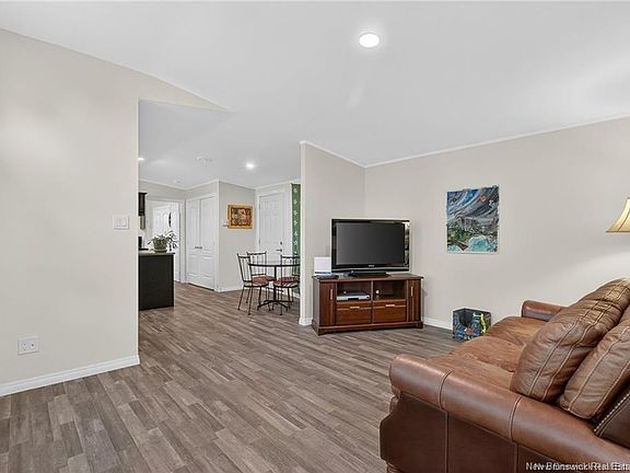 5th image of 2 Larchwood St