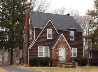 932 Roanoke Rd, Cleveland Heights, OH 44121