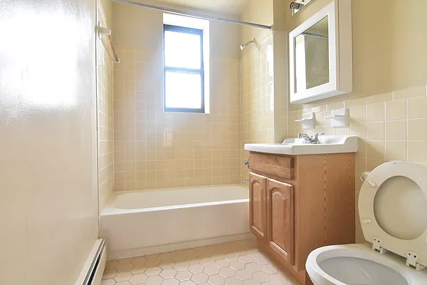 Rented by Clove Realty LLC | media 8