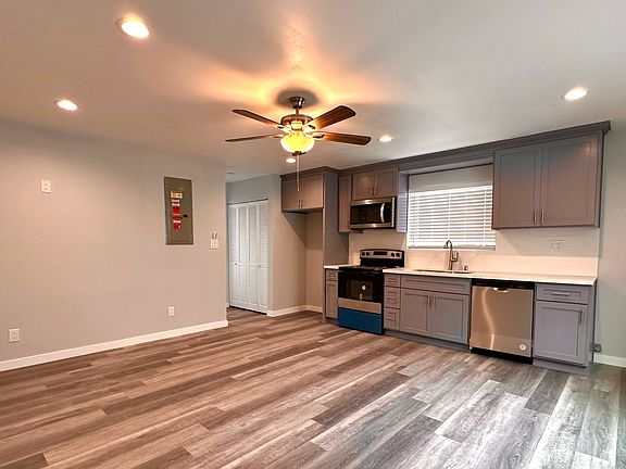 4th image of 701 W 82nd St #705