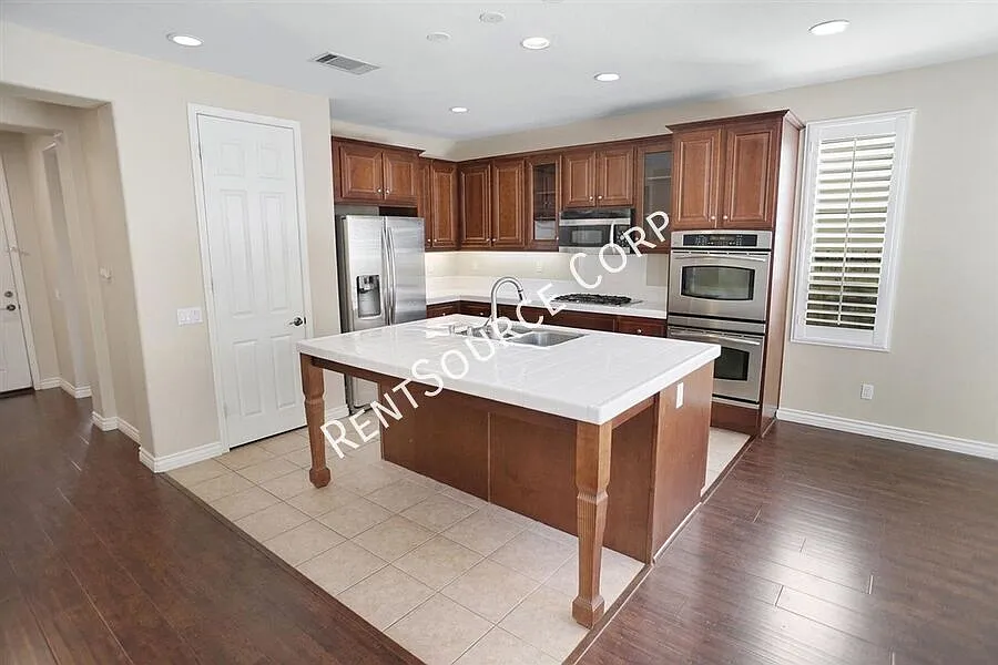 New Listing -4 Bedroom Home For Lease W/ Solar In Fair Oaks Ranch — Photo 3