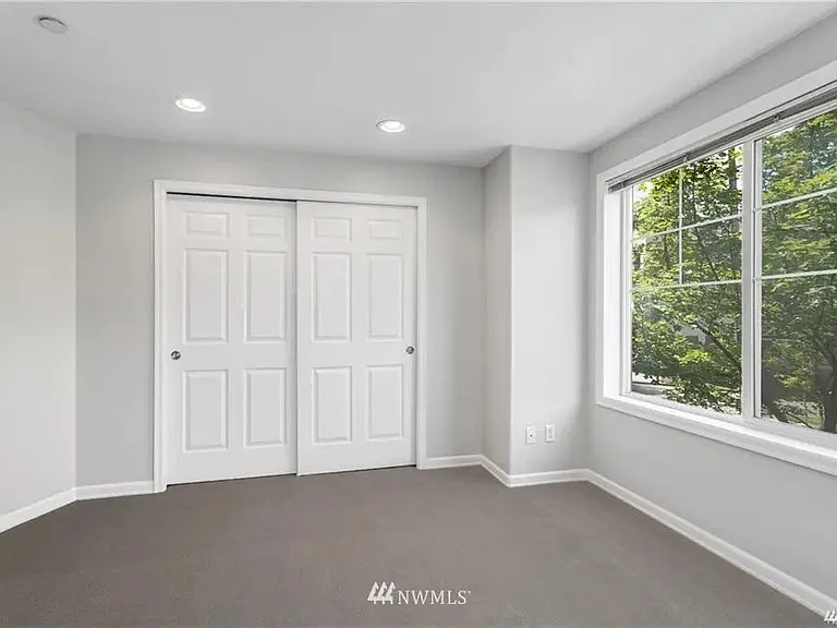 1800 Franklin Ave E — Photo 3