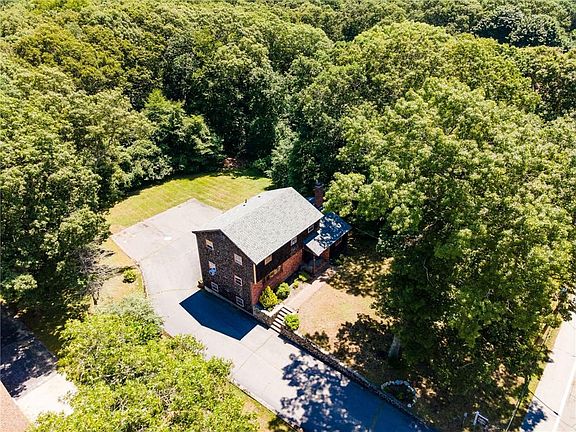 5th image of 121 Winnapaug Rd