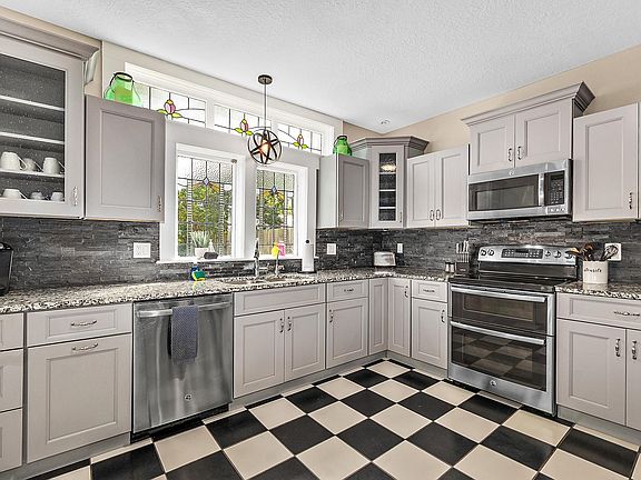 5th image of 79 Orange St