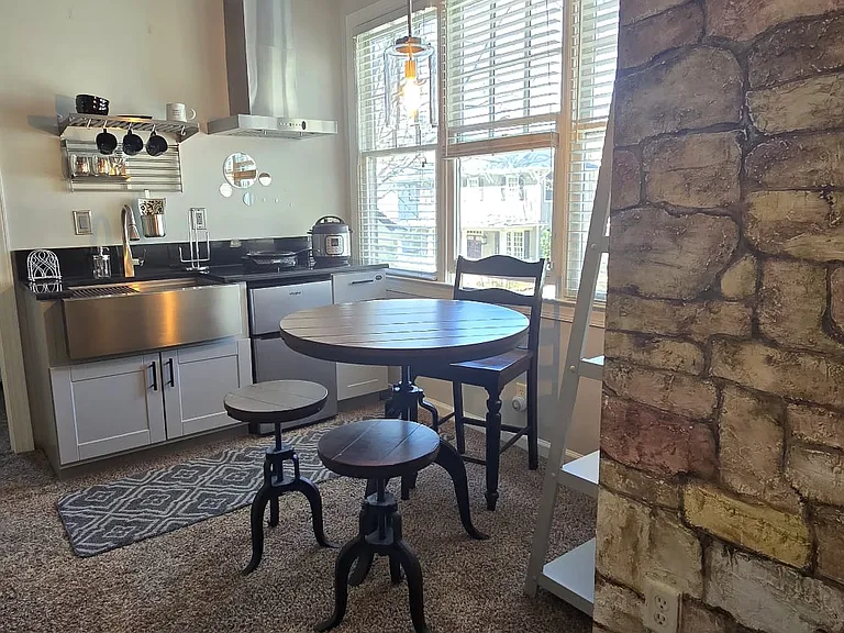 1435 Hedgewood Ln NW — Photo 15