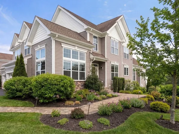 8 Glen Ellen Blvd #8, Millis, MA 02054