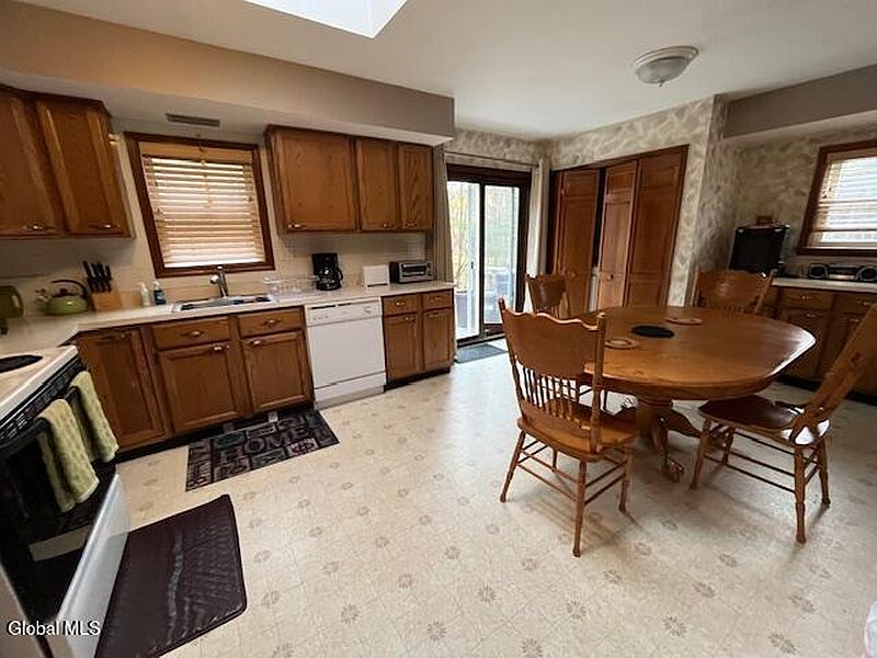 3rd image of 40 Lawrence Road