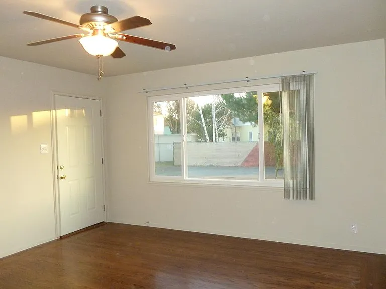 437 Central Ct — Photo 8