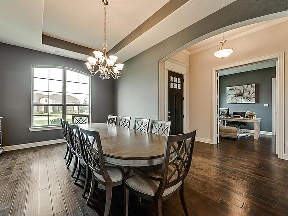 4th image of 204 Everest Ln