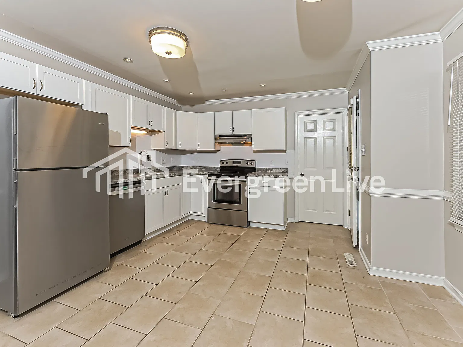 6 bed, 3.5 bath, 2486 sqft, $2,445 — Photo 3