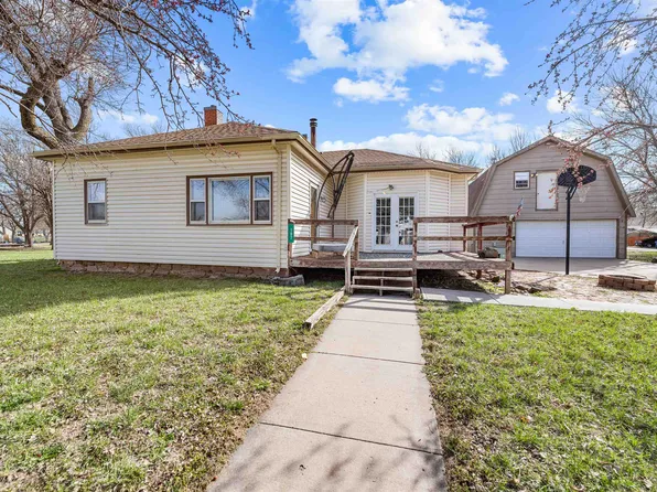 107 S Central St, Marquette, KS 67464