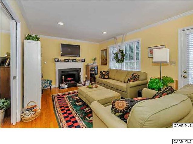 2nd image of 1620 Farmbrook Pl