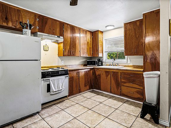 3rd image of 235 Crestway St