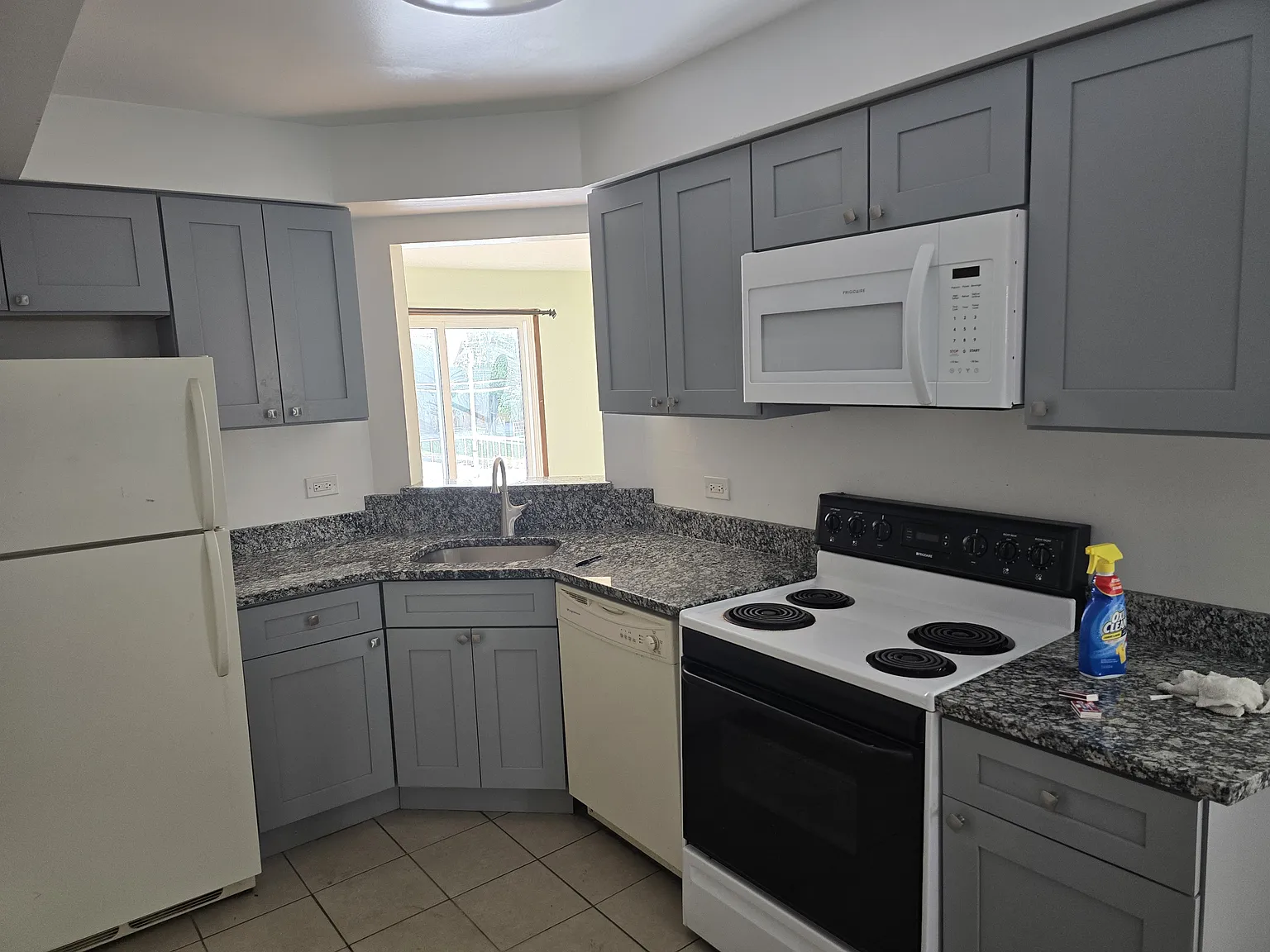 2 bed, 900 sqft, $1,700 — Photo 1