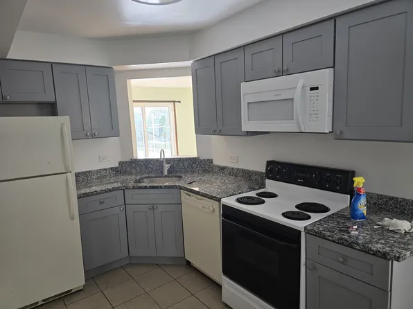 8709 W Ballard Rd APT 301, Des Plaines, IL 60016
