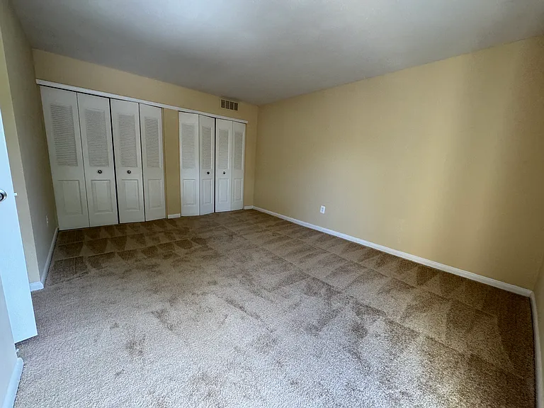 6137 Leesburg Pike #301 — Photo 11
