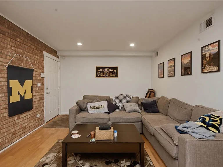542 W Arlington Pl #B — Photo 3