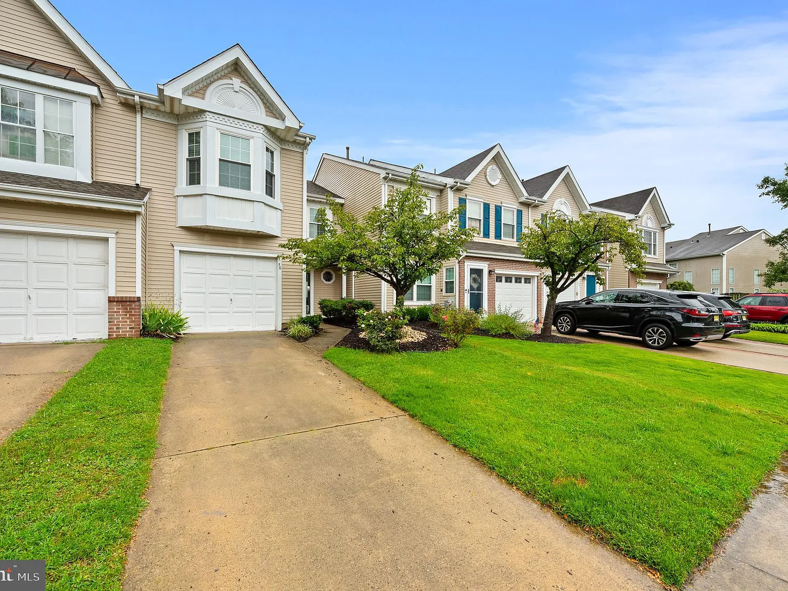 3 bed, 2.5 bath, 1688 sqft, $3,200 — Photo 3