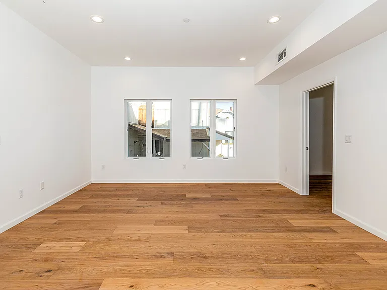 2706 School St #7 — Photo 6
