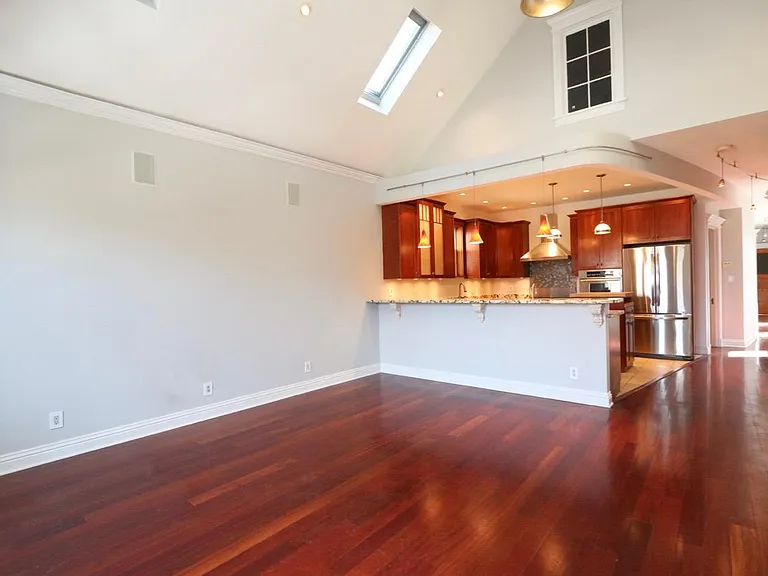 2131 W 18th St #2 — Photo 9